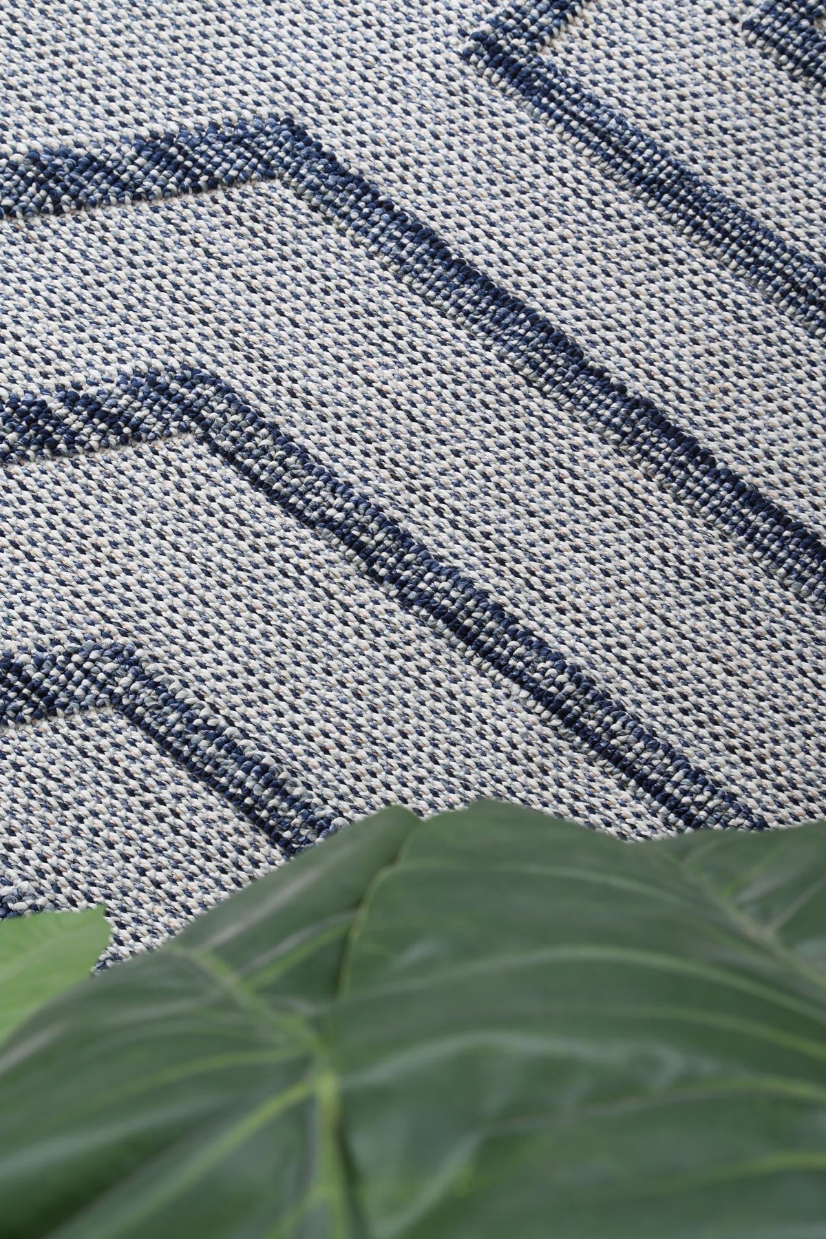 Liro Hale Charcoal Geometric Flatweave Rug
